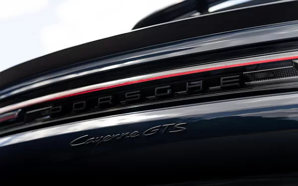   Porsche Cayenne GTS Coupe (Algarve Blue Metallic) - 2024