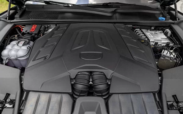   Porsche Cayenne GTS Coupe - 2024