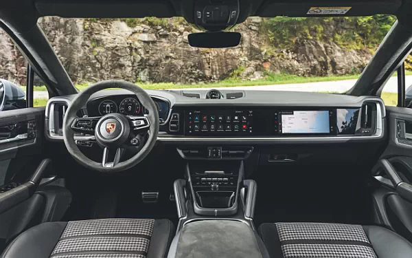   Porsche Cayenne GTS Coupe - 2024