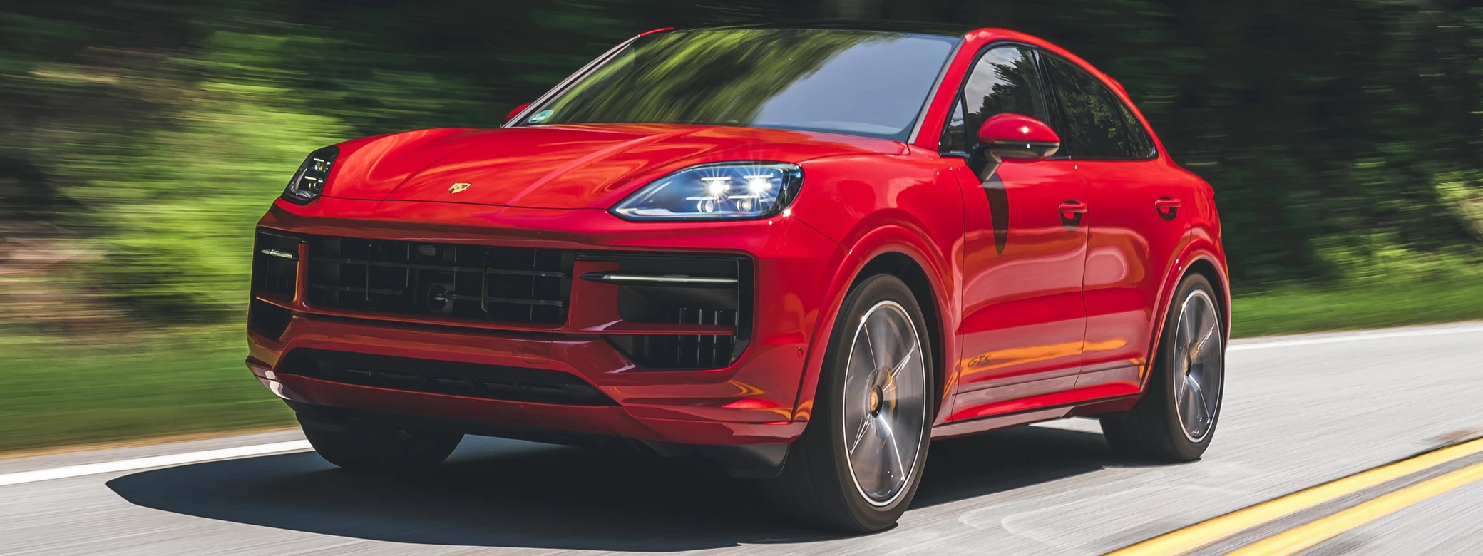 Обои автомобили Porsche Cayenne GTS Coupe (Carmine Red) - 2024 - Car wallpapers