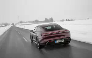   Porsche Taycan (Cherry Metallic) - 2021