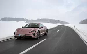   Porsche Taycan (Frozen Berry Metallic) - 2021