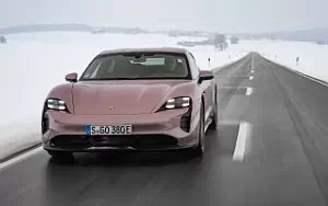   Porsche Taycan (Frozen Berry Metallic) - 2021