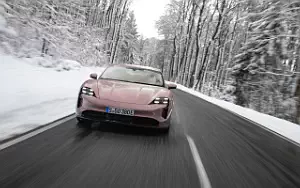   Porsche Taycan (Frozen Berry Metallic) - 2021