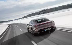   Porsche Taycan (Frozen Berry Metallic) - 2021