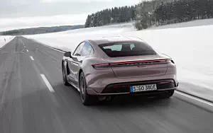   Porsche Taycan (Frozen Berry Metallic) - 2021