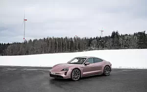   Porsche Taycan (Frozen Berry Metallic) - 2021
