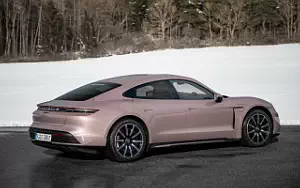   Porsche Taycan (Frozen Berry Metallic) - 2021
