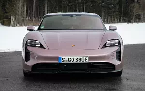   Porsche Taycan (Frozen Berry Metallic) - 2021