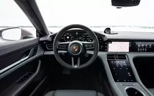   Porsche Taycan (Frozen Berry Metallic) - 2021