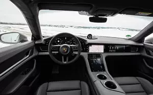   Porsche Taycan (Frozen Berry Metallic) - 2021