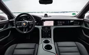   Porsche Taycan (Frozen Berry Metallic) - 2021