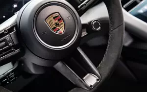   Porsche Taycan (Frozen Berry Metallic) - 2021