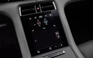   Porsche Taycan (Frozen Berry Metallic) - 2021