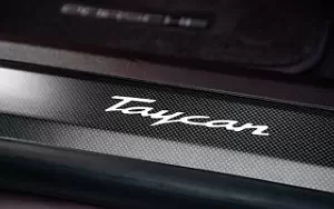   Porsche Taycan (Frozen Berry Metallic) - 2021