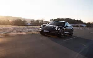   Porsche Taycan (Volcano Grey Metallic) - 2021