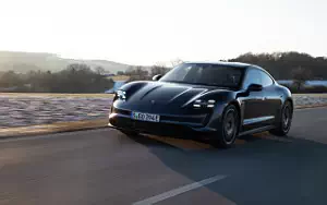   Porsche Taycan (Volcano Grey Metallic) - 2021