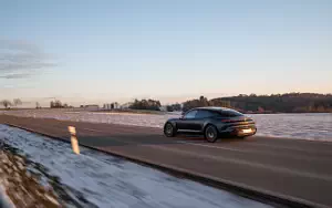   Porsche Taycan (Volcano Grey Metallic) - 2021