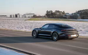   Porsche Taycan (Volcano Grey Metallic) - 2021