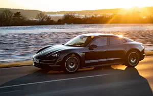   Porsche Taycan (Volcano Grey Metallic) - 2021