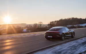   Porsche Taycan (Volcano Grey Metallic) - 2021