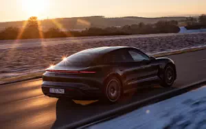   Porsche Taycan (Volcano Grey Metallic) - 2021