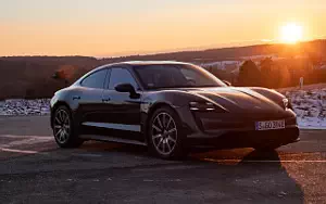   Porsche Taycan (Volcano Grey Metallic) - 2021