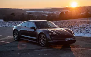   Porsche Taycan (Volcano Grey Metallic) - 2021