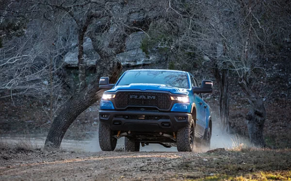  Ram 1500 Rebel (Hydro Blue/Diamond Black) - 2024