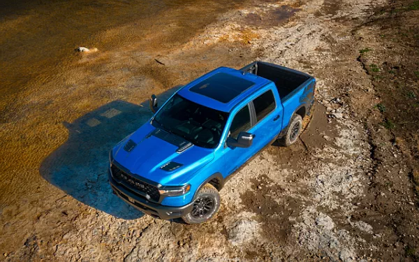   Ram 1500 Rebel (Hydro Blue/Diamond Black) - 2024