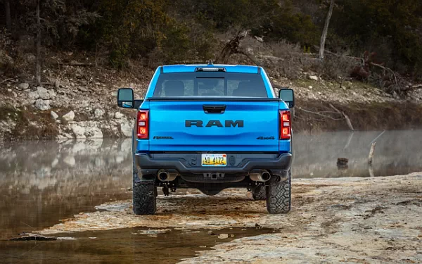   Ram 1500 Rebel (Hydro Blue/Diamond Black) - 2024