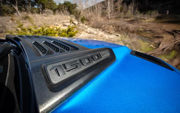   Ram 1500 Rebel (Hydro Blue/Diamond Black) - 2024