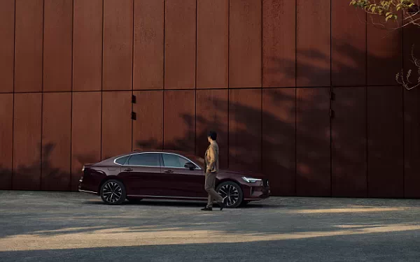   Volvo S90 T8 Recharge China-spec - 2025