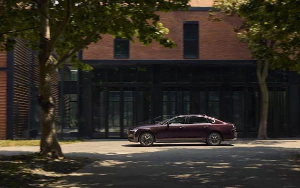   Volvo S90 T8 Recharge China-spec - 2025