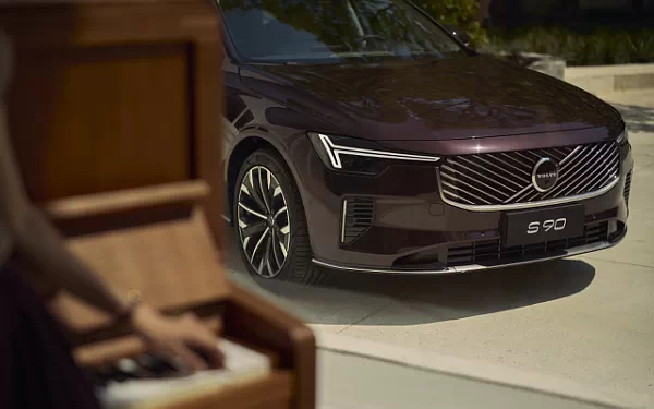   Volvo S90 T8 Recharge China-spec - 2025