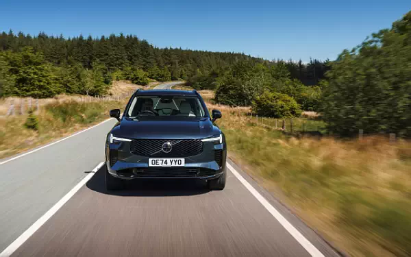   Volvo XC90 T8 Recharge AWD UK-spec - 2024