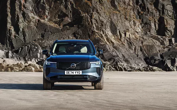   Volvo XC90 T8 Recharge AWD UK-spec - 2024