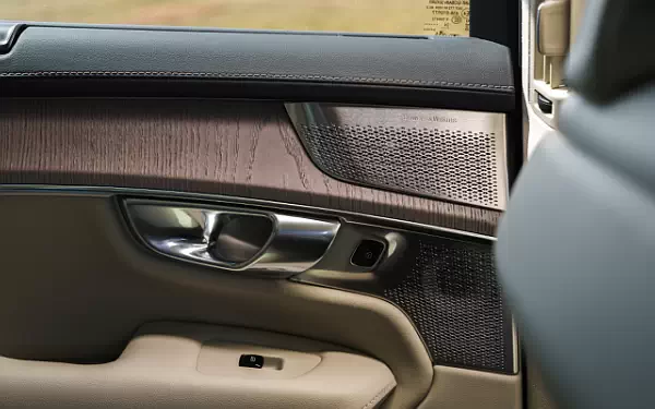   Volvo XC90 T8 Recharge AWD UK-spec - 2024