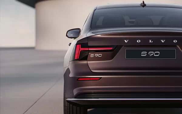   Volvo S90 T8 Recharge - 2025