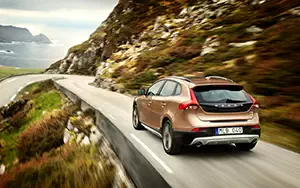   Volvo V40 Cross Country - 2013