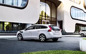   Volvo V60 Plug-in-Hybrid - 2014