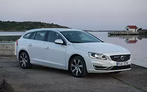   Volvo V60 Plug-in-Hybrid - 2014