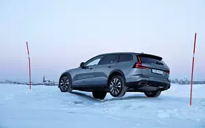   Volvo V60 T5 Cross Country - 2019