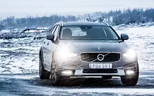   Volvo V90 D5 Cross Country - 2017