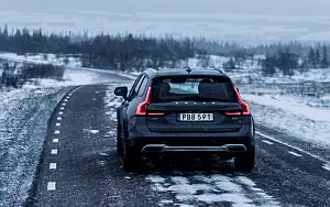   Volvo V90 D5 Cross Country - 2017