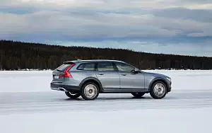   Volvo V90 D5 Cross Country - 2017