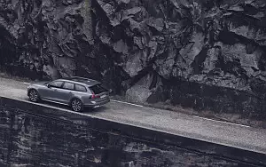   Volvo V90 B6 Cross Country - 2020
