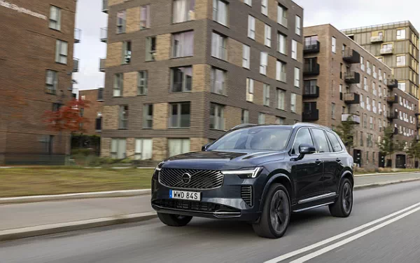   Volvo XC90 B5 AWD - 2024