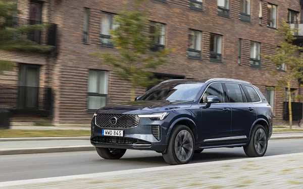   Volvo XC90 B5 AWD - 2024