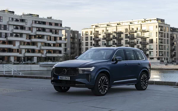   Volvo XC90 B5 AWD - 2024